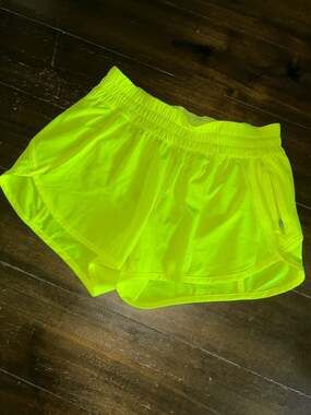 Lululemon Tracker Short IV 4" Lined in Highlight Yellow